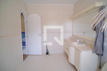 Casa à venda com 360m², 3 quartos e 4 vagasBanheiro da Suíte 2