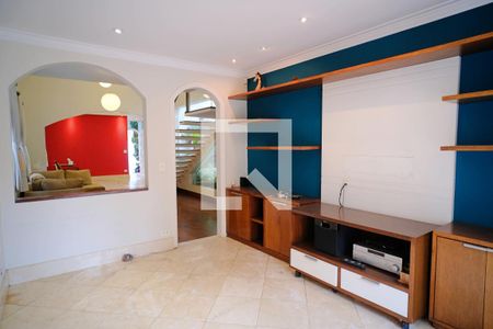 Sala de TV de casa para alugar com 3 quartos, 360m² em Boaçava, São Paulo