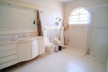 Casa à venda com 360m², 3 quartos e 4 vagasBanheiro da Suíte 2