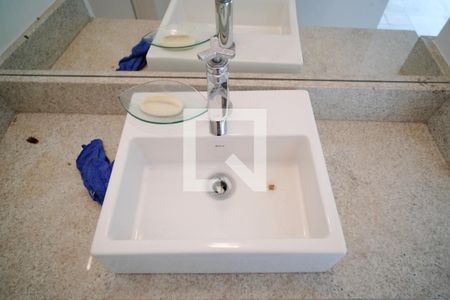 Casa à venda com 360m², 3 quartos e 4 vagasBanheiro do salão 