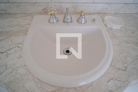 Casa à venda com 360m², 3 quartos e 4 vagasBanheiro da Suíte 1