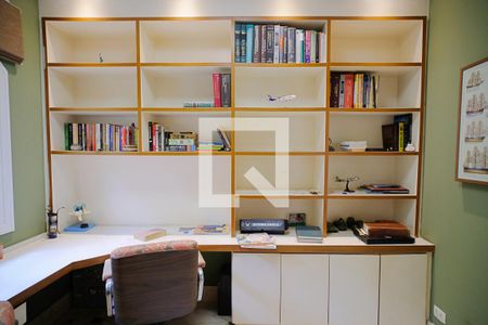 Casa à venda com 360m², 3 quartos e 4 vagasEscritório