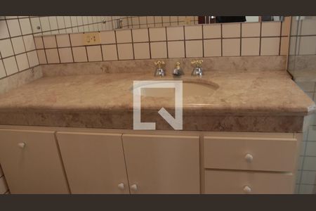 Apartamento à venda com 341m², 5 quartos e 4 vagasBanheiro da Suíte 4