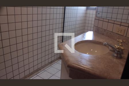 Apartamento à venda com 341m², 5 quartos e 4 vagasBanheiro da Suíte 3