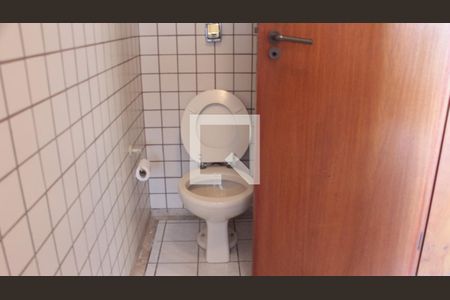 Apartamento à venda com 341m², 5 quartos e 4 vagasBanheiro da Suíte 2