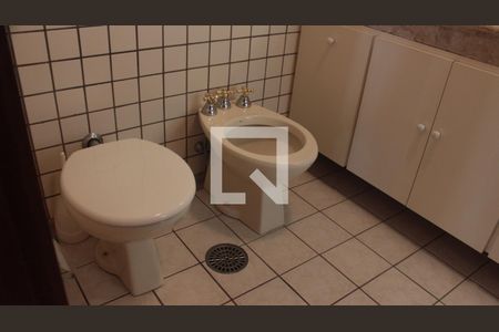 Apartamento à venda com 341m², 5 quartos e 4 vagasBanheiro da Suíte 4