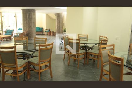 Apartamento à venda com 341m², 5 quartos e 4 vagasÁrea comum - Salão de festas