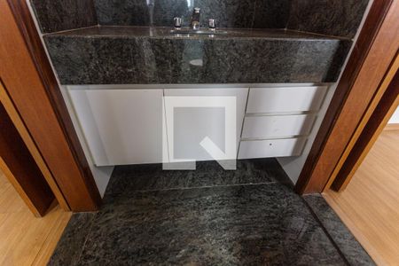 Apartamento à venda com 115m², 4 quartos e sem vagaArmário do Banheiro da Semi-Suíte 1 e 2