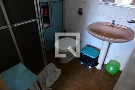 banheiro  de kitnet/studio para alugar com 0 quarto, 32m² em Caiçara, Praia Grande