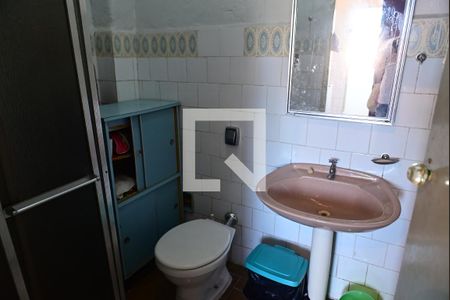 banheiro  de kitnet/studio para alugar com 0 quarto, 32m² em Caiçara, Praia Grande