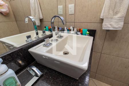 Casa à venda com 180m², 3 quartos e 2 vagasBanheiro da Suíte