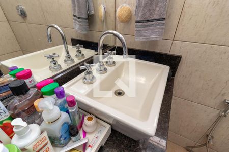 Casa à venda com 180m², 3 quartos e 2 vagasBanheiro 2