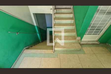 Apartamento à venda com 102m², 2 quartos e sem vagaEscada