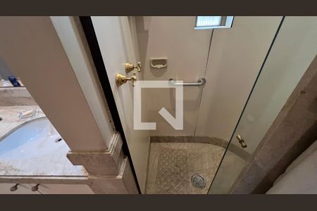 Casa à venda com 362m², 5 quartos e 4 vagasBanheiro da Suíte 4