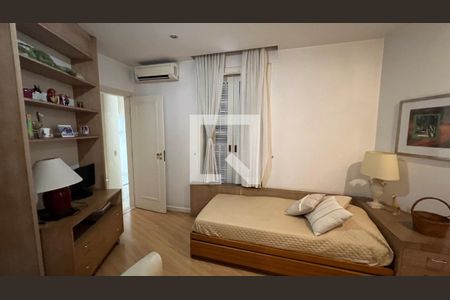 Casa à venda com 362m², 5 quartos e 4 vagasBanheiro da Suíte1