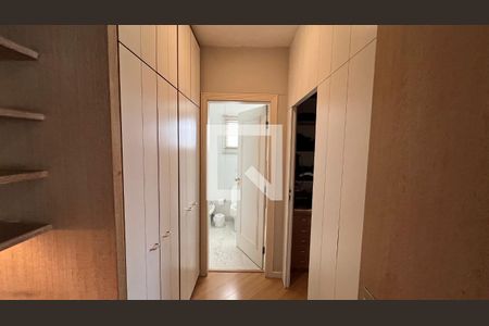 Casa à venda com 362m², 5 quartos e 4 vagasCloset da suíte 1