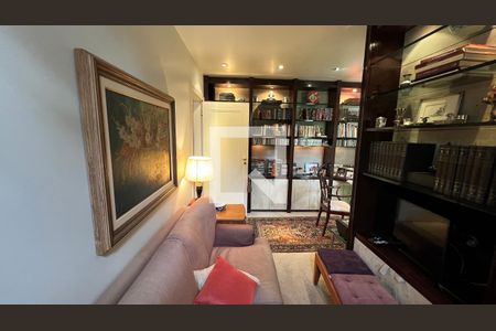 Casa à venda com 362m², 5 quartos e 4 vagasEscritório