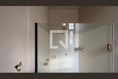 Casa à venda com 362m², 5 quartos e 4 vagasBanheiro da Suíte 2 e 3