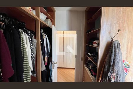 Casa à venda com 362m², 5 quartos e 4 vagasCloset da suíte 1