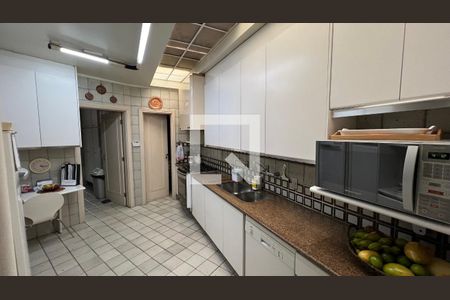 Casa à venda com 362m², 5 quartos e 4 vagasCozinha