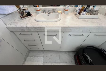 Casa à venda com 362m², 5 quartos e 4 vagasBanheiro da Suíte 1