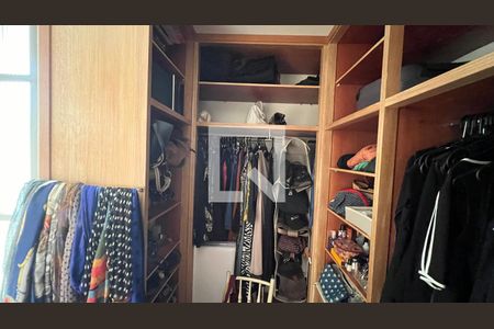 Casa à venda com 362m², 5 quartos e 4 vagasCloset da suíte 1