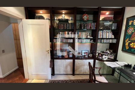 Casa à venda com 362m², 5 quartos e 4 vagasEscritório