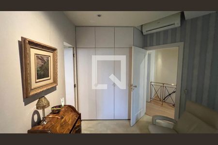 Casa à venda com 362m², 5 quartos e 4 vagasSuíte 4