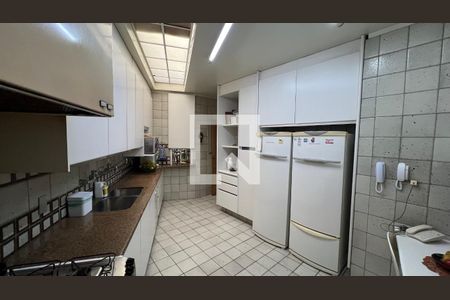 Casa à venda com 362m², 5 quartos e 4 vagasCozinha - Armários