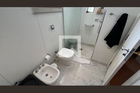 Casa à venda com 362m², 5 quartos e 4 vagasBanheiro da Suíte 1