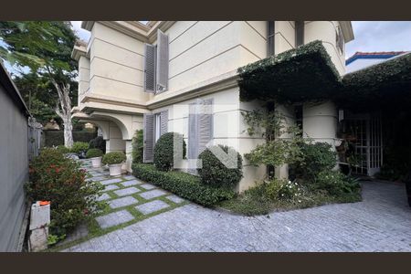 Casa à venda com 362m², 5 quartos e 4 vagasQuintal