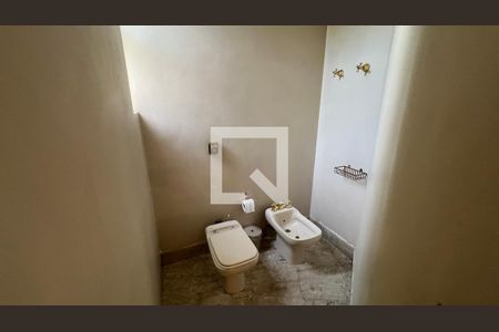 Casa à venda com 362m², 5 quartos e 4 vagasBanheiro da suite 2 e 3