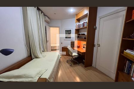 Casa à venda com 362m², 5 quartos e 4 vagasSuite 3