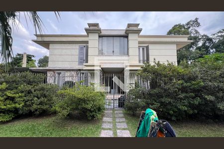 Casa à venda com 362m², 5 quartos e 4 vagasFachada