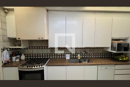 Casa à venda com 362m², 5 quartos e 4 vagasCozinha - Armários