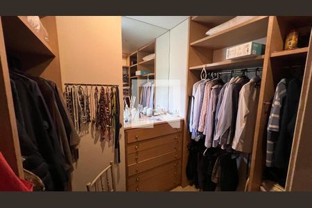 Casa à venda com 362m², 5 quartos e 4 vagasCloset da suite 4