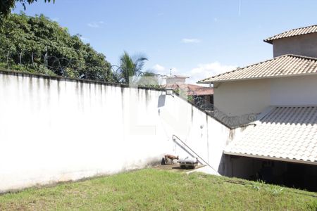 Casa à venda com 170m², 3 quartos e 6 vagasquintal