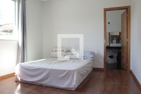 Casa à venda com 170m², 3 quartos e 6 vagassuite