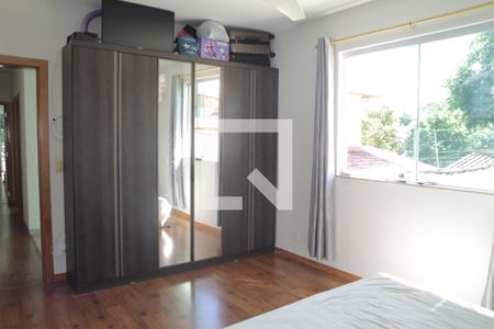 Casa à venda com 170m², 3 quartos e 6 vagassuite