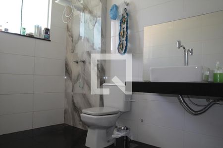 Casa à venda com 170m², 3 quartos e 6 vagasbanheiro da suite