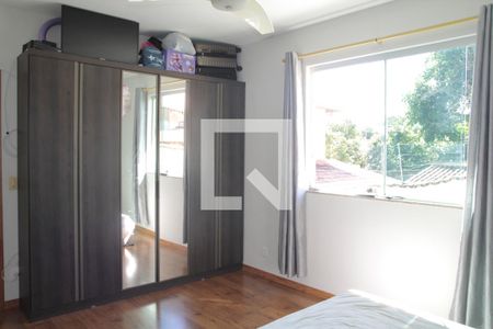 Casa à venda com 170m², 3 quartos e 6 vagassuite