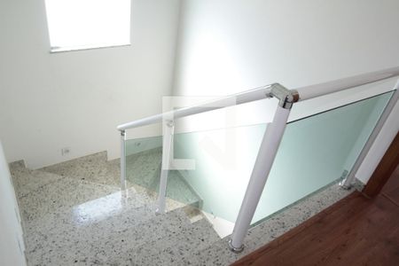 Casa à venda com 170m², 3 quartos e 6 vagasescada