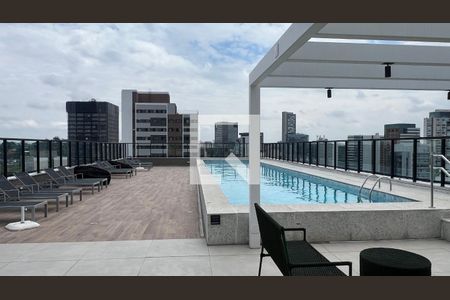 Studio à venda com 28m², 1 quarto e sem vagaPiscina