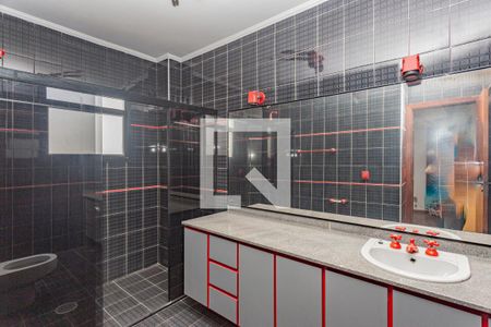 Apartamento à venda com 750m², 4 quartos e 6 vagas Apartamento à venda com 750m², 4 quartos e 6 vagasBanheiro da Suíte 2