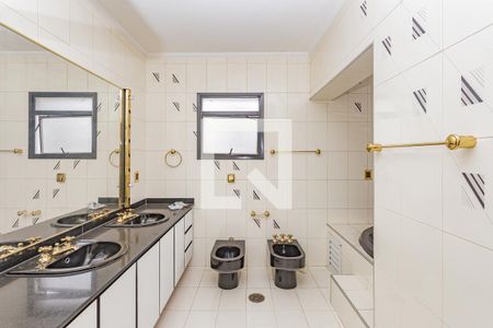 Apartamento à venda com 750m², 4 quartos e 6 vagas Apartamento à venda com 750m², 4 quartos e 6 vagasBanheiro da Suíte 4