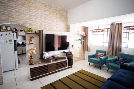 Sala de casa à venda com 3 quartos, 160m² em Glória, Belo Horizonte