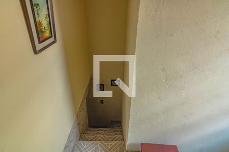 Casa à venda com 400m², 5 quartos e 5 vagas Casa à venda com 400m², 5 quartos e 5 vagasEscada