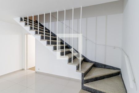 Escadas de apartamento para alugar com 3 quartos, 190m² em Cursino, São Paulo