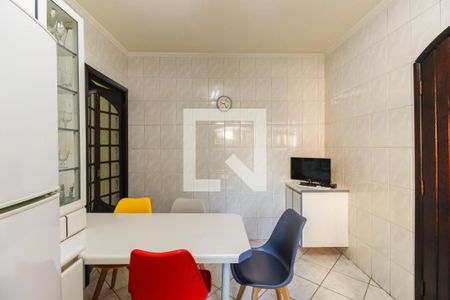 Casa à venda com 180m², 2 quartos e 2 vagasCozinha