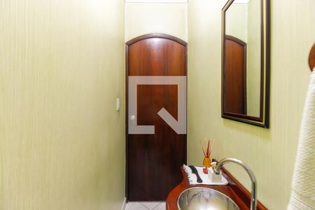 Casa à venda com 180m², 2 quartos e 2 vagasLavabo